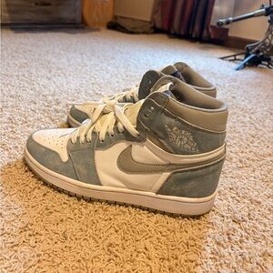 Air Jordan 1 High “hyper royal” size 9.5  Sneakers